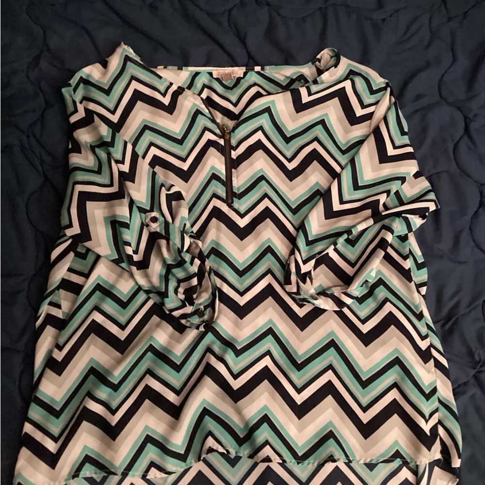 Roz & Ali Black and Green Chevron Blouse